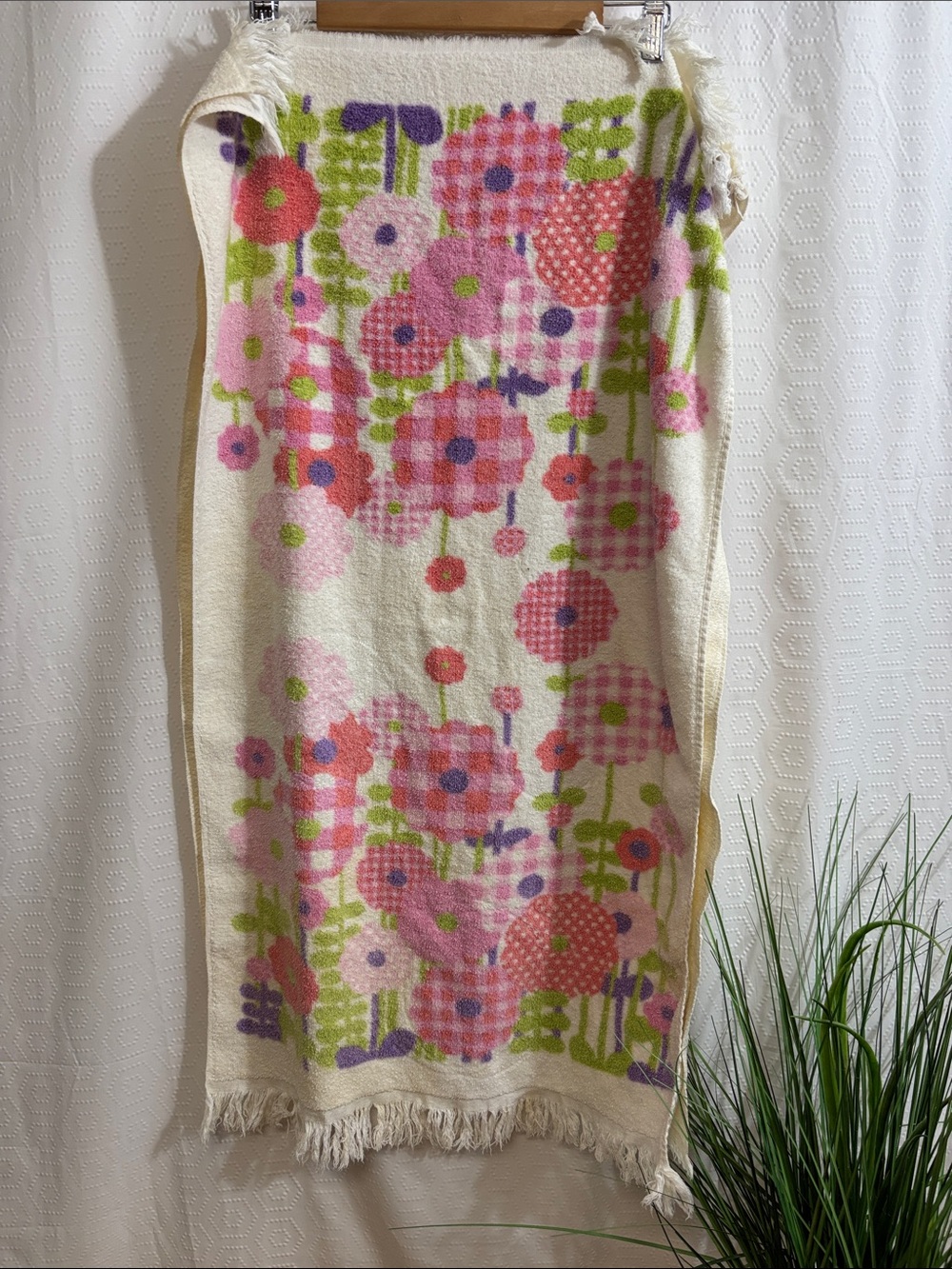 Vintage 70s Set of 2 Pink Flower Fringed Bath Towel with washcloth Granny